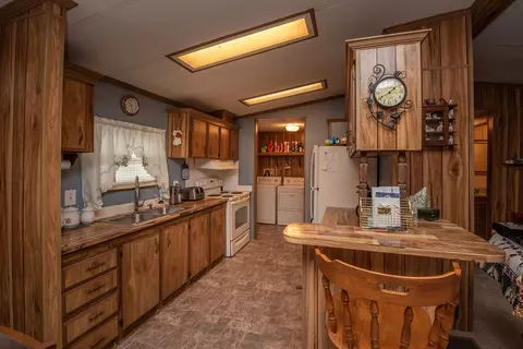 2369 Lake Dr, Williston, SC 29853 photo 7