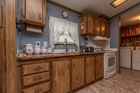 2369 Lake Dr, Williston, SC 29853 photo 8