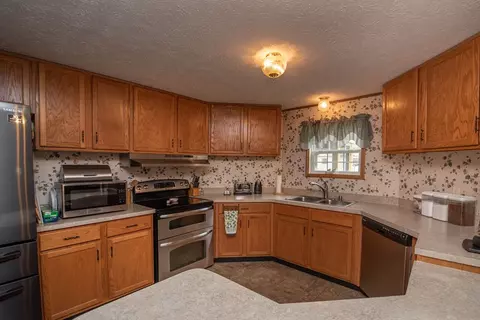 2379 Lake Dr, Williston, SC 29853 photo 8