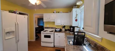 111 Sunnifield Dr, Williston, SC 29853 photo 2