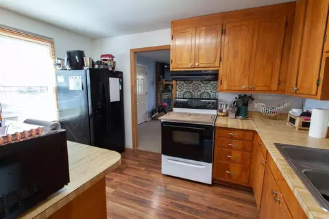 301 Mims St, Williston, SC 29853 photo 4