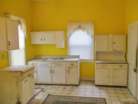 65 Pine St, Williston, SC 29853 photo 4