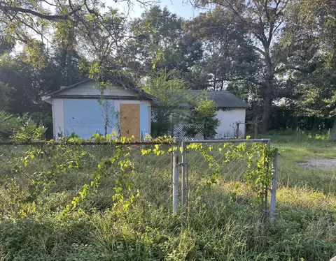 215 Hillvale St, Gloverville, SC 29828