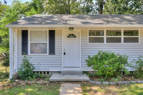 703 Cherry Dr, Aiken, SC 29803 photo 2