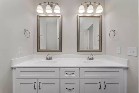 Bath - 540 Asher Cv, Aiken, SC 29803 photo 2 of 4