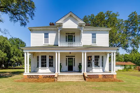 124 Pine St NW, Salley, SC 29137