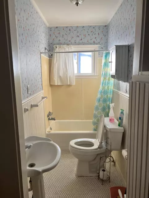 Bath - 107 E Richards St, Denmark, SC 29042 photo 1 of 1