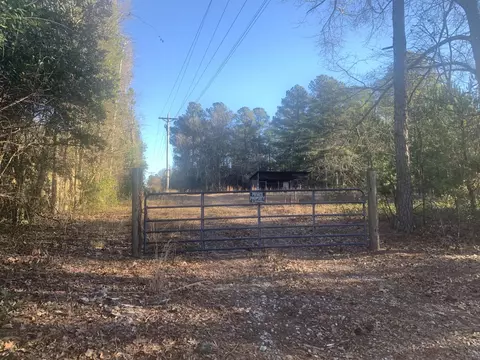 26 Pine St, Warrenville, SC 29851