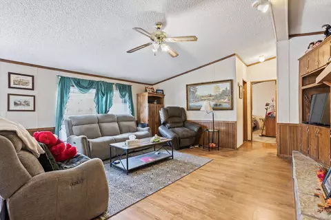 633 Live Oak Dr, Windsor, SC 29856 photo 4