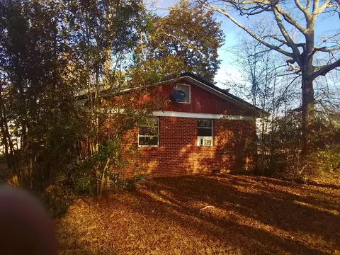423 Walnut St W, Allendale, SC 29810