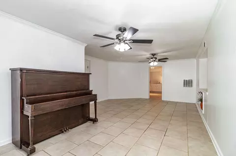 Living - 407 Sheffield Cir, Augusta, GA 30909 photo 4 of 4