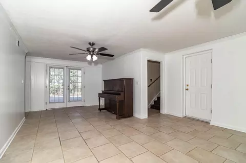 Living - 407 Sheffield Cir, Augusta, GA 30909 photo 3 of 4