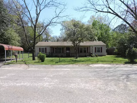 34 Center St, Williston, SC 29853