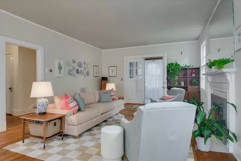 Living - 2267 Central Ave, Augusta, GA 30904 photo 4 of 7