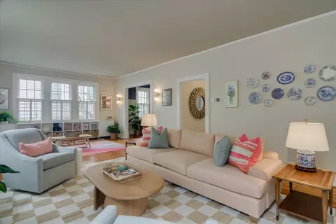 Living - 2267 Central Ave, Augusta, GA 30904 photo 6 of 7