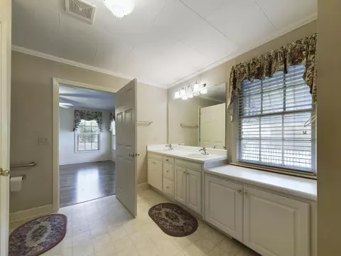 Bath - 718 Colleton Ave SE, Aiken, SC 29801 photo 3 of 3