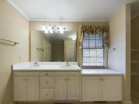 Bath - 718 Colleton Ave SE, Aiken, SC 29801 photo 2 of 3