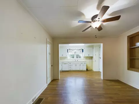 Living - 718 Colleton Ave SE, Aiken, SC 29801 photo 4 of 7
