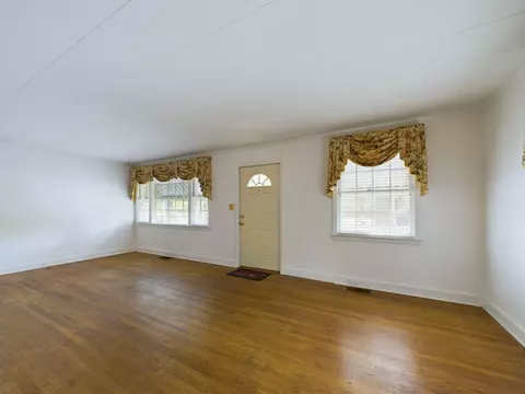 Living - 718 Colleton Ave SE, Aiken, SC 29801 photo 3 of 7