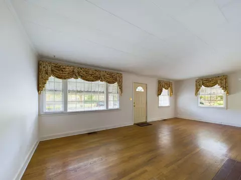 Living - 718 Colleton Ave SE, Aiken, SC 29801 photo 2 of 7