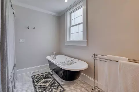 Bath - 208 Calhoun St, Johnston, SC 29832 photo 4 of 8