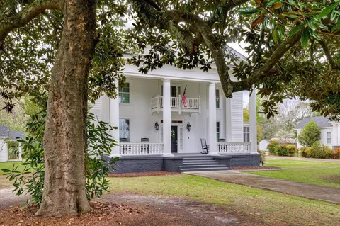 Exterior - 208 Calhoun St, Johnston, SC 29832 photo 2 of 16