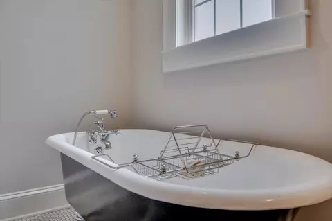 Bath - 208 Calhoun St, Johnston, SC 29832 photo 5 of 8