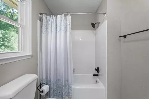 Bath - 150 Springlakes Dr, Martinez, GA 30907 photo 3 of 6