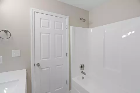 Bath - 30 Roosevelt Ct NE, Aiken, SC 29801 photo 2 of 3