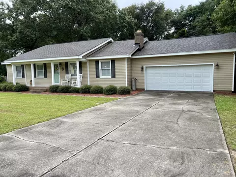 40 Phillips St, Barnwell, SC 29812