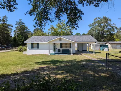 225 Pecan St, Gloverville, SC 29828