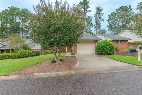 610 Clarendon Pl, Aiken, SC 29801