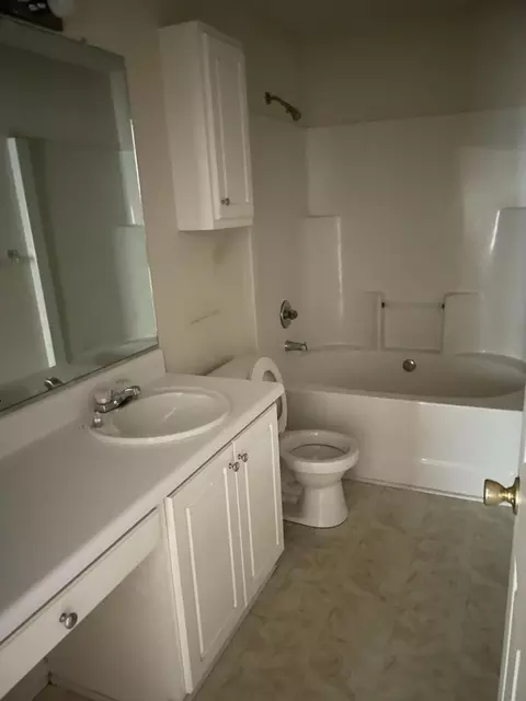 Bath - 120 Double Tree Dr, Aiken, SC 29803 photo 2 of 2