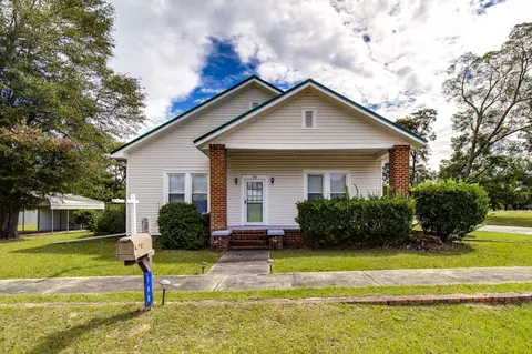 160 Earle St N, Wagener, SC 29164