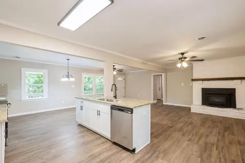1004 Gary Dr, Mc Cormick, SC 29835 photo 8