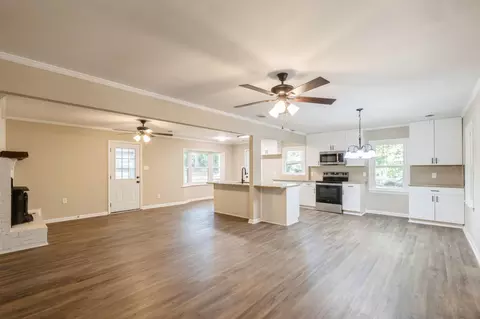 1004 Gary Dr, Mc Cormick, SC 29835 photo 4