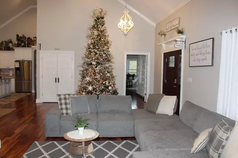 Entry Way - 1360 Vanest Rd, Ridge Spring, SC 29129 photo 2 of 5