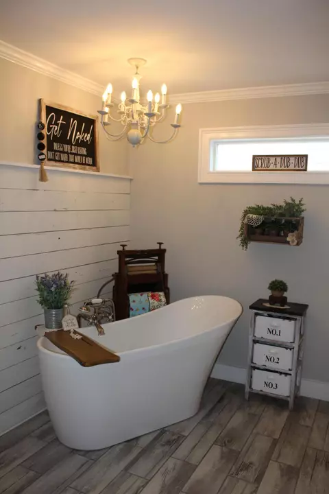 Bath - 1360 Vanest Rd, Ridge Spring, SC 29129 photo 3 of 7