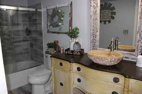 Bath - 1360 Vanest Rd, Ridge Spring, SC 29129 photo 5 of 7
