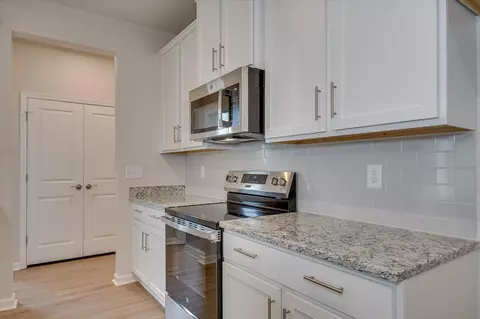 Kitchen - 411 Chickadee Way, Harlem, GA 30814 photo 4 of 4