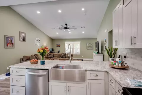 Kitchen - 4160 Chiweenie Trl, Williston, SC 29853 photo 4 of 4