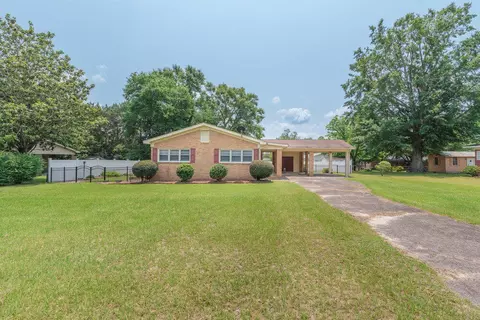 61 Bignon St, Barnwell, SC 29812