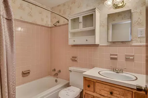 Bath - 2150 Cadden Rd, Augusta, GA 30906 photo 2 of 3