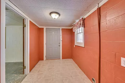 Entry Way - 2150 Cadden Rd, Augusta, GA 30906 photo 2 of 3