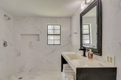 Bath - 912 Eisenhower Dr, Augusta, GA 30904 photo 1 of 4