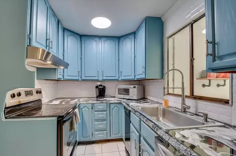 Kitchen - 912 Eisenhower Dr, Augusta, GA 30904 photo 3 of 4
