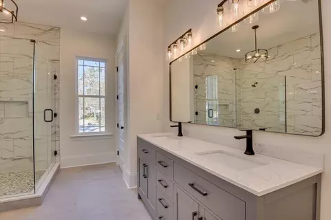 Bath - 208 Warren Rd, Augusta, GA 30907 photo 2 of 6