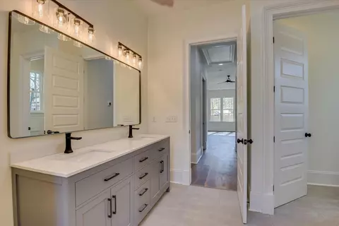 Bath - 208 Warren Rd, Augusta, GA 30907 photo 4 of 6