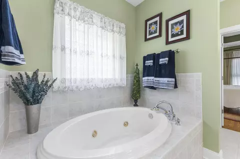 Bath - 374 Devonshire Dr, Aiken, SC 29803 photo 4 of 7