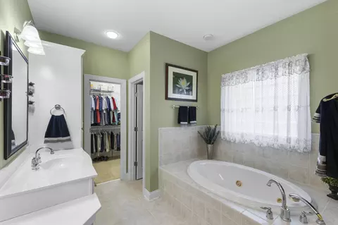 Bath - 374 Devonshire Dr, Aiken, SC 29803 photo 2 of 7